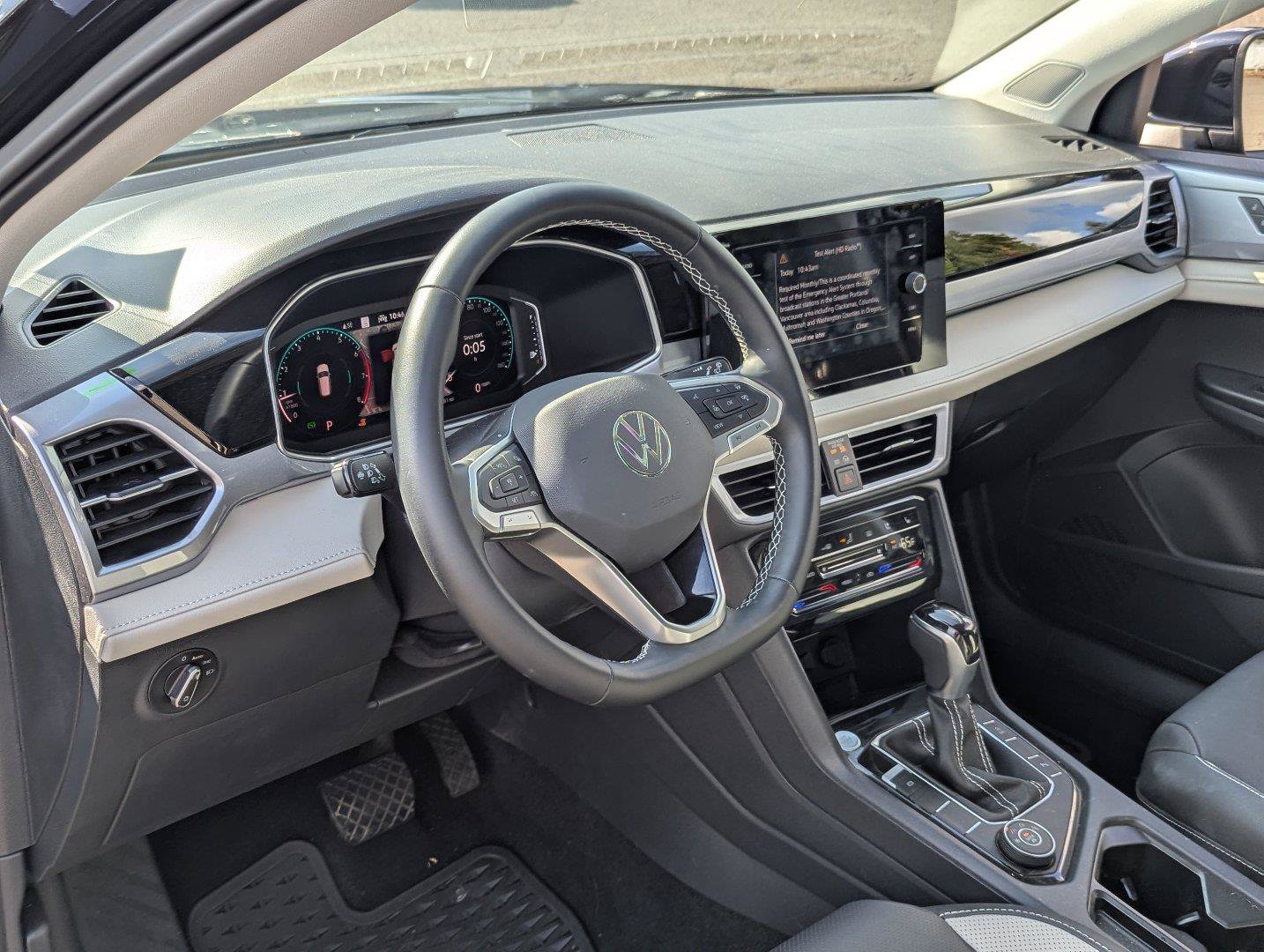 Used 2025 Volkswagen Taos SEL AWD/4WD image 12