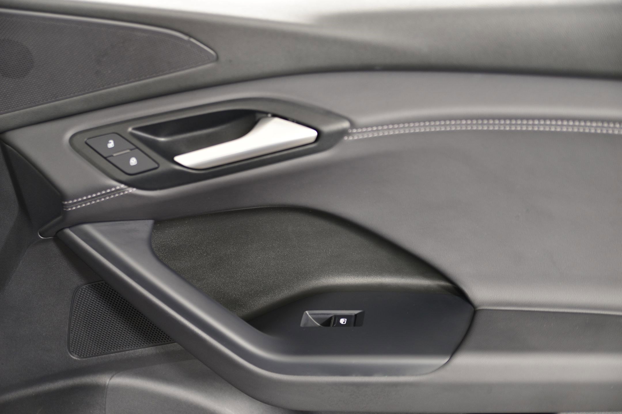 Certified 2025 Audi Q6 e-tron Premium w/ Convenience Package image 9