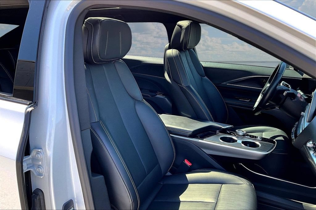 Used 2024 Cadillac Lyriq Luxury RWD image 30