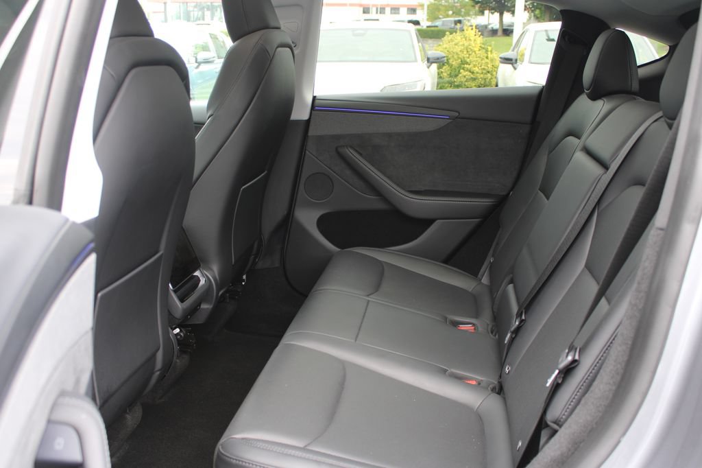 Used 2026 Tesla Model Y Long Range AWD/4WD image 12