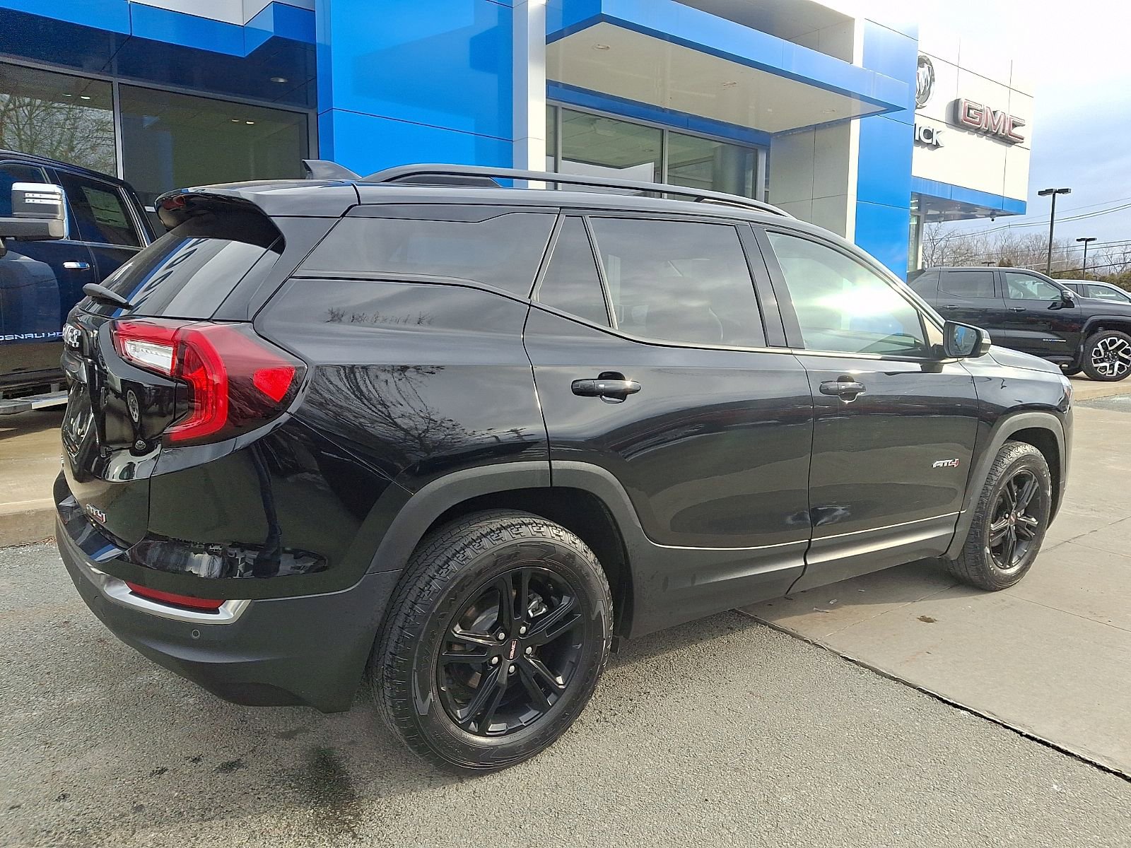 Used 2022 GMC Terrain AT4 w/ Infotainment Package II image 6