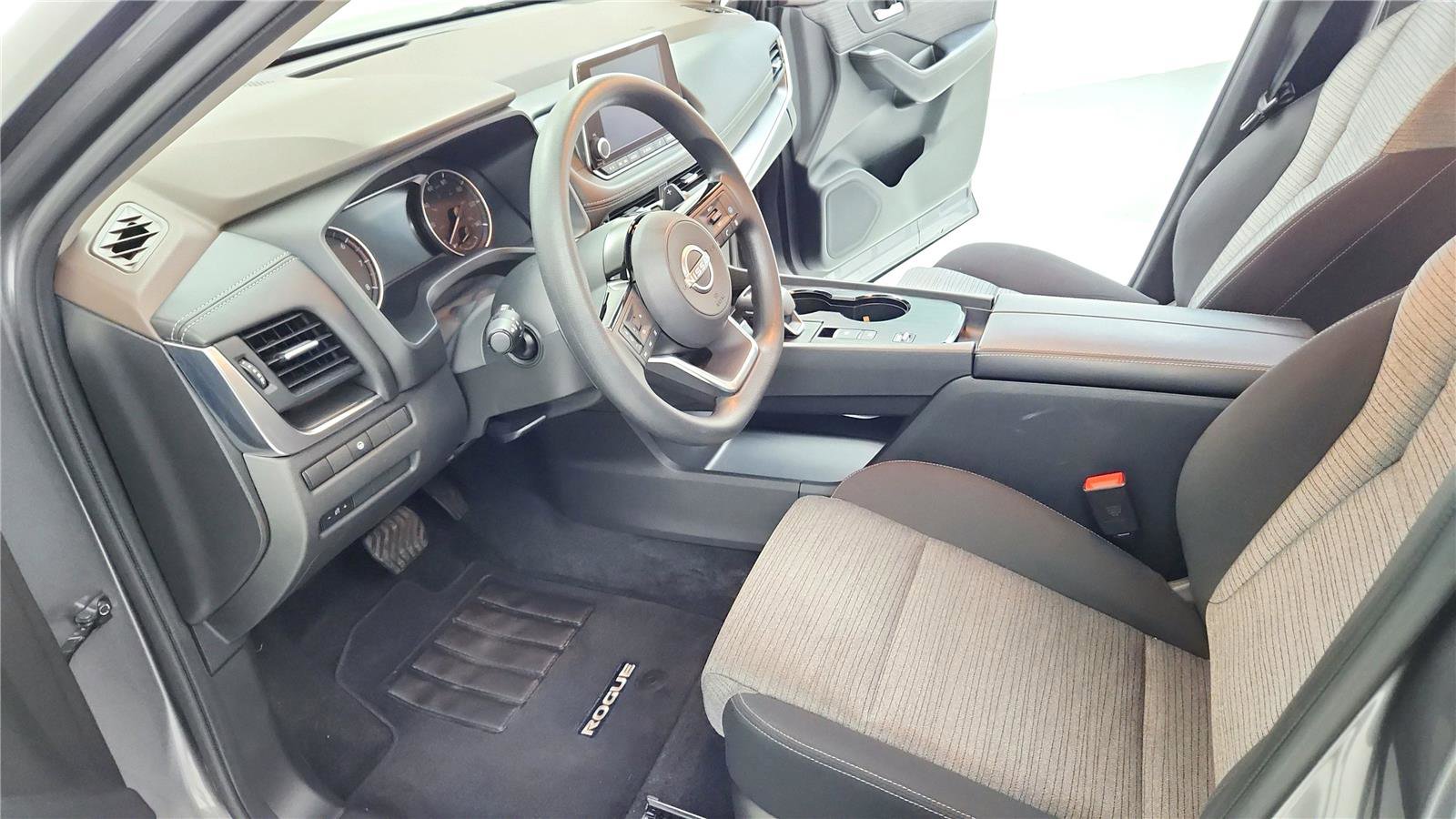 Used 2023 Nissan Rogue SV image 22