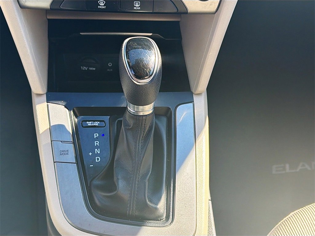 Used 2017 Hyundai Elantra SE image 17