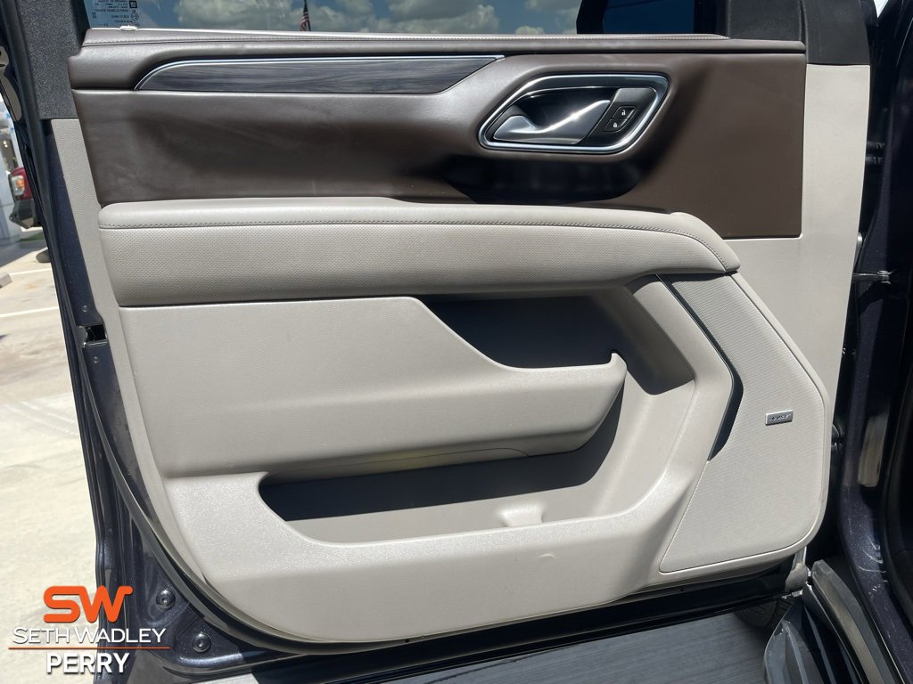 Used 2023 GMC Yukon SLT w/ SLT Luxury Package image 16