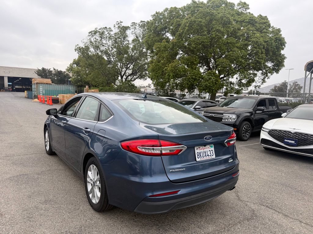 Used 2019 Ford Fusion SE FWD image 4