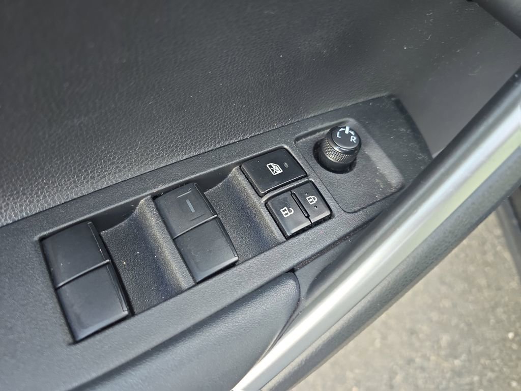 Used 2022 Toyota Corolla Cross L image 14