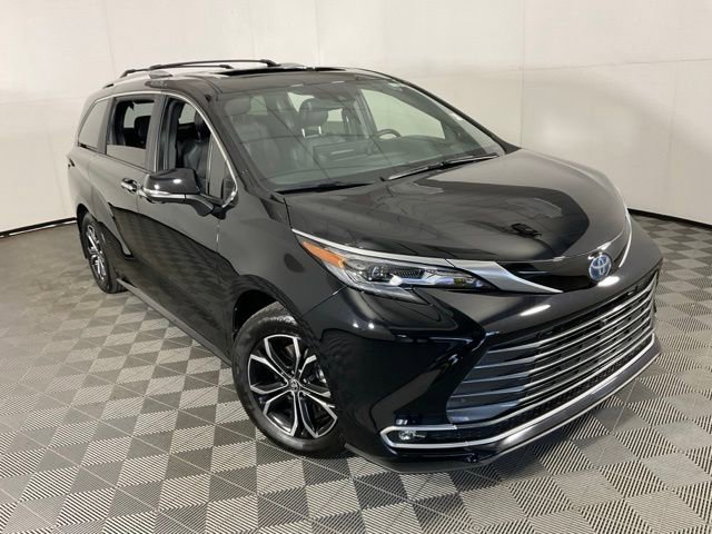 Used 2025 Toyota Sienna Platinum AWD/4WD image 48