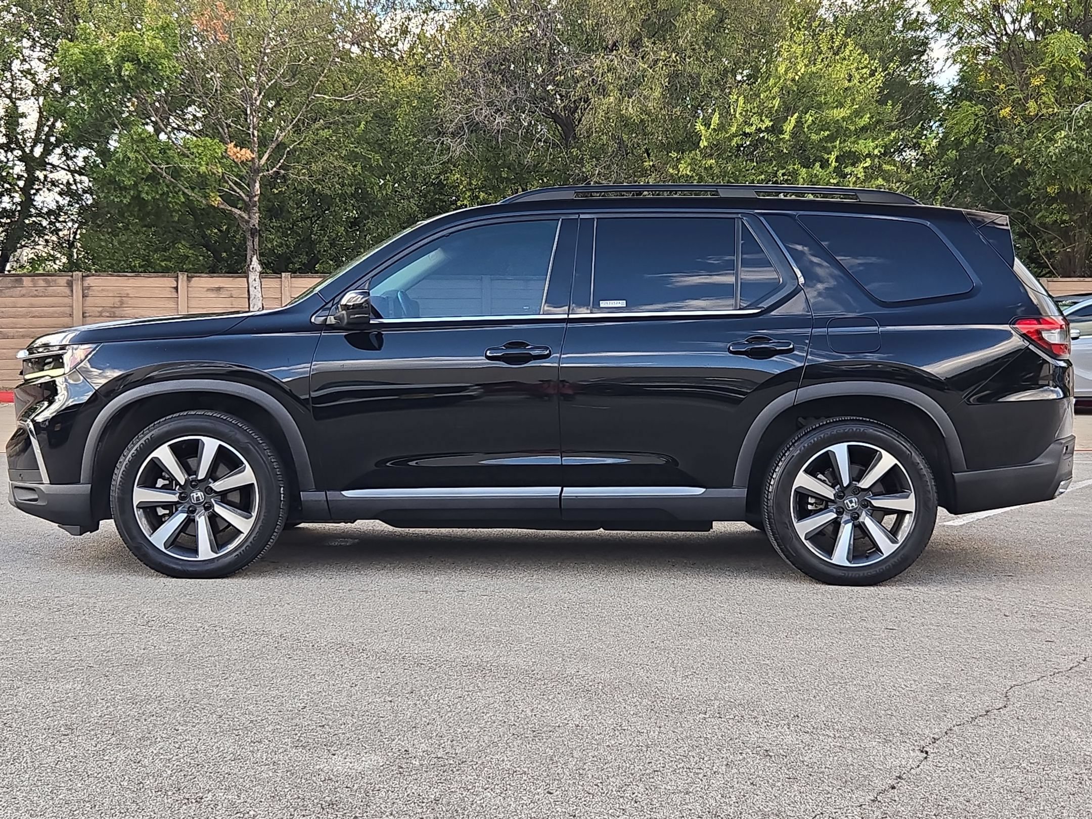 Used 2023 Honda Pilot Elite image 6