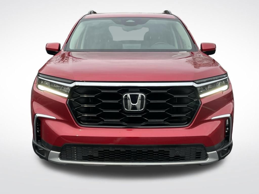 Certified 2025 Honda Pilot Touring image 9