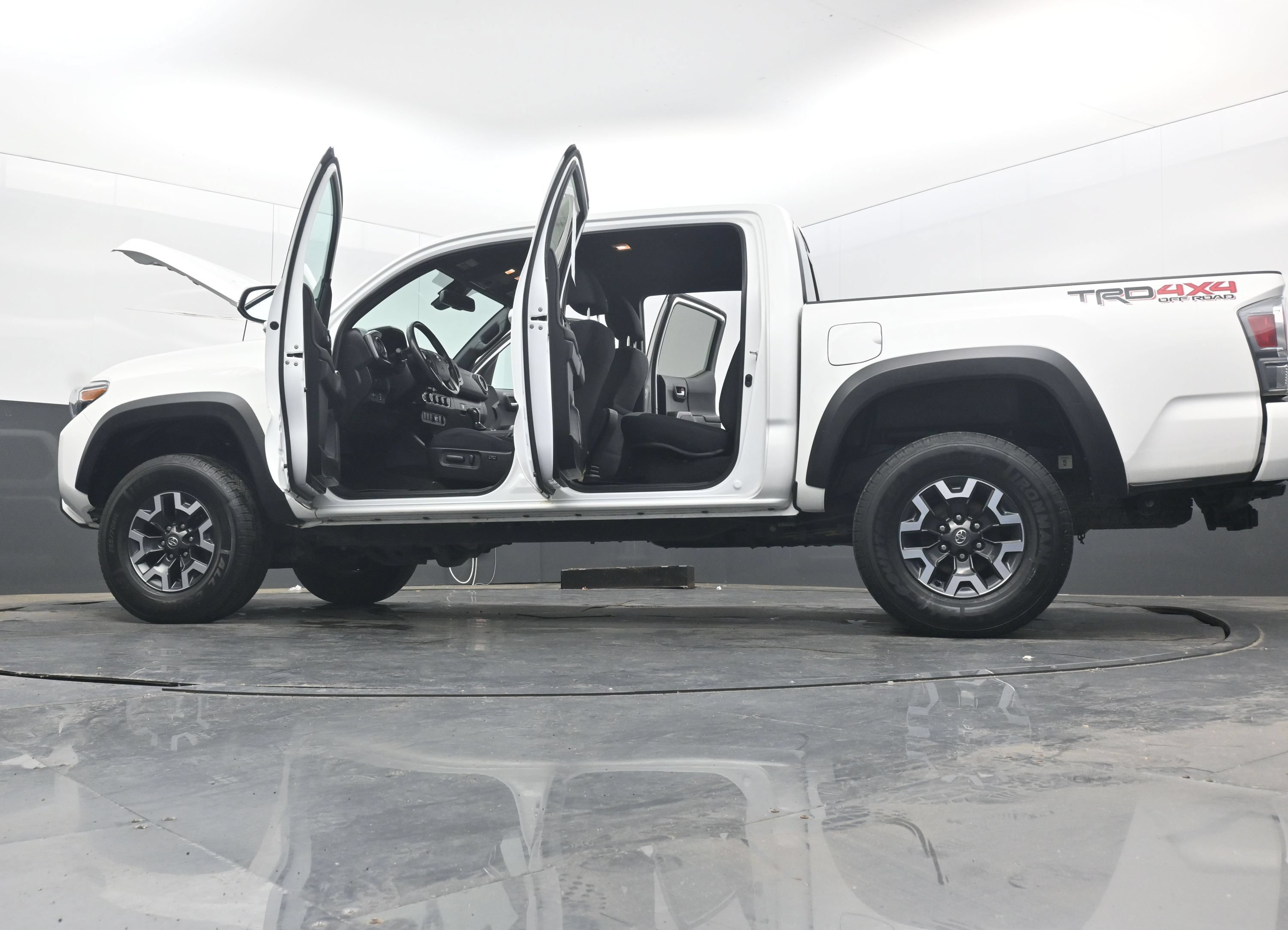 Used 2022 Toyota Tacoma TRD Off-Road w/ Technology Package AWD/4WD image 37