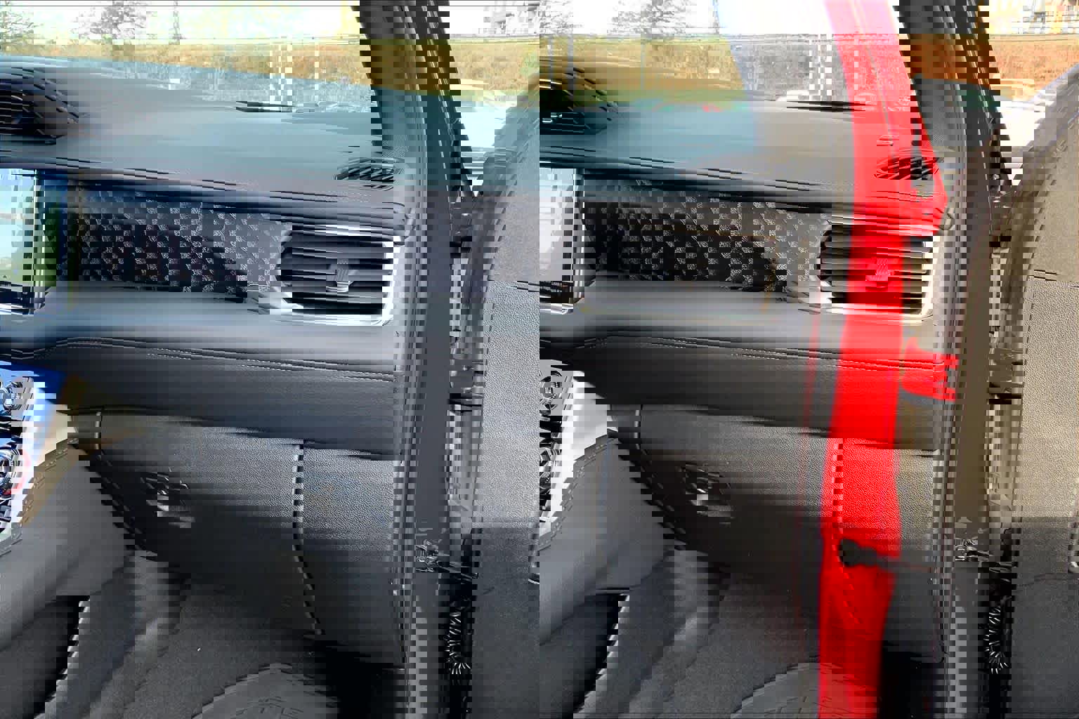 Used 2024 GMC Yukon XL Denali w/ Advanced Technology Package image 17