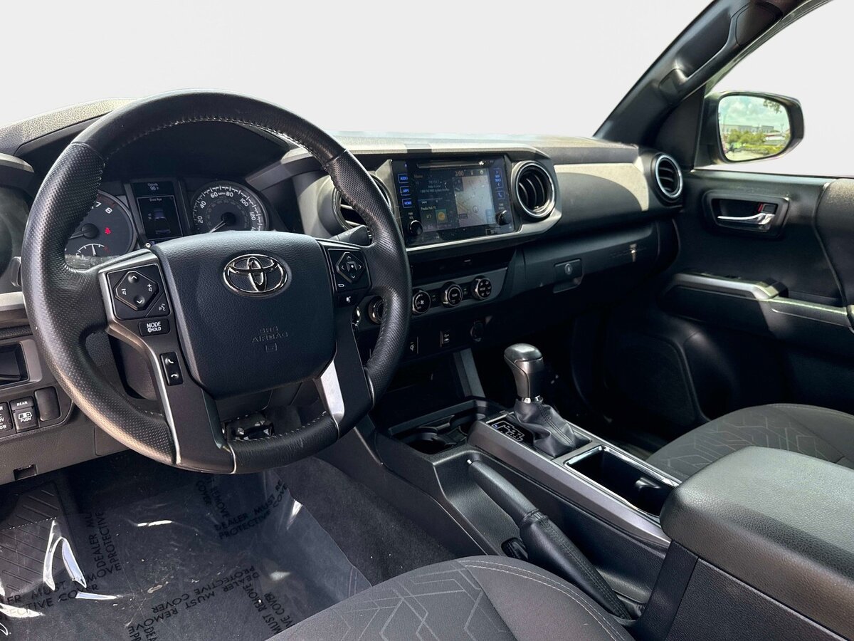Used 2017 Toyota Tacoma TRD Sport w/ Tow Package AWD/4WD image 15