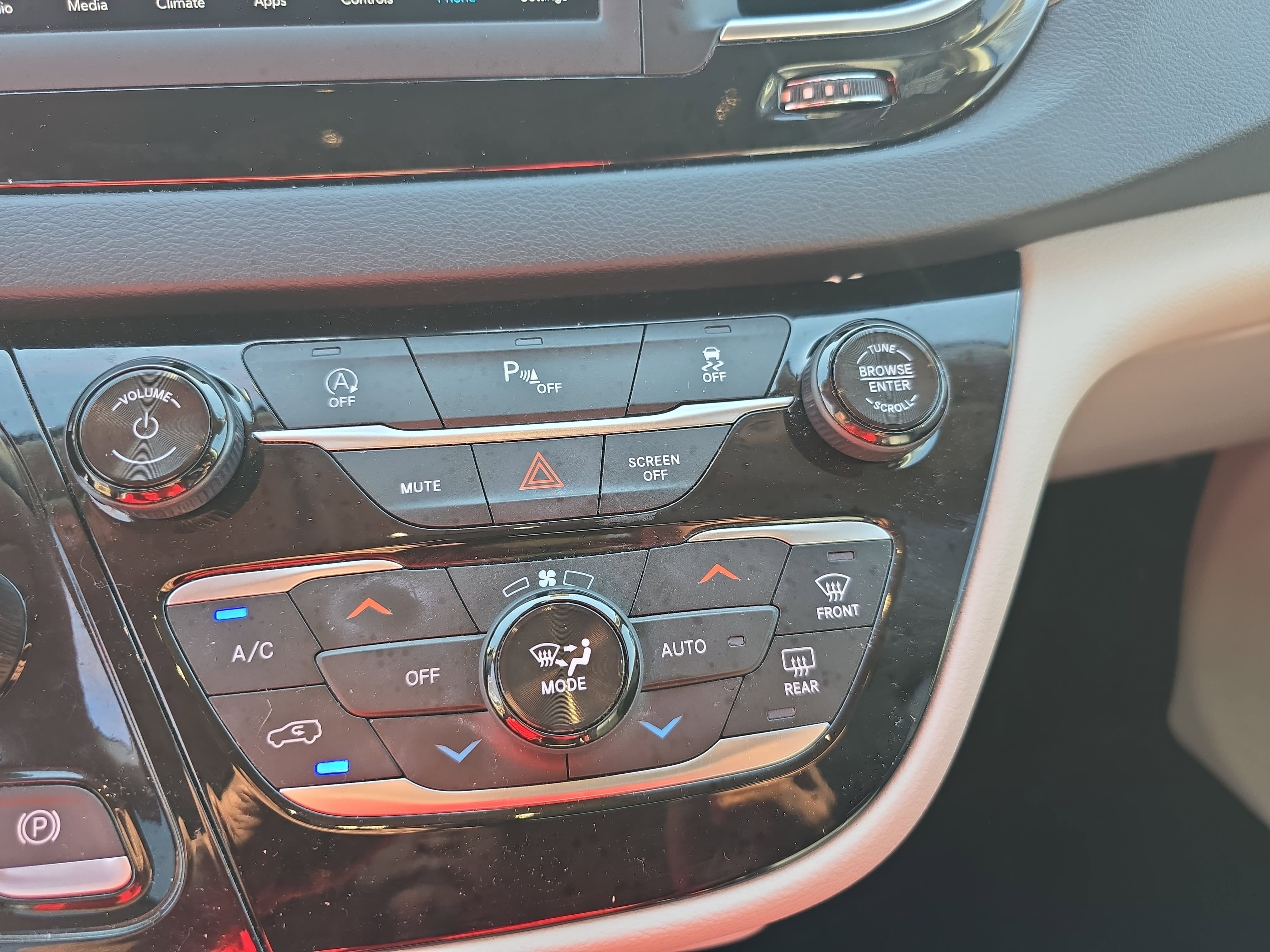 Used 2018 Chrysler Pacifica Touring-L image 22