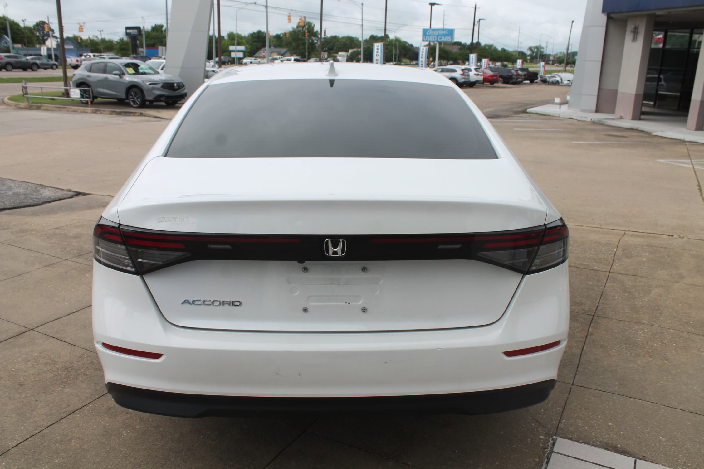 Used 2023 Honda Accord EX image 5