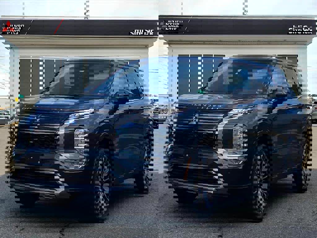 New 2025 Mitsubishi Outlander SE image 1