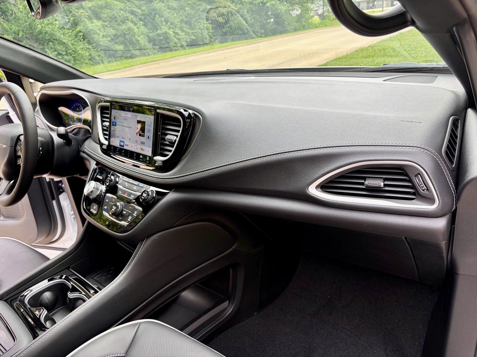 New 2027 Chrysler Pacifica Limited FWD image 22