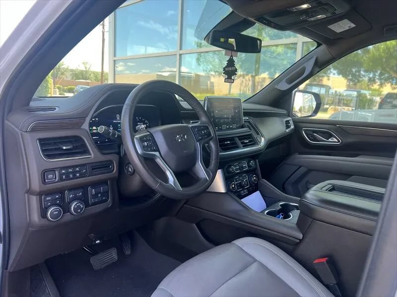 Used 2022 Chevrolet Suburban Z71 w/ Luxury Package AWD/4WD image 8
