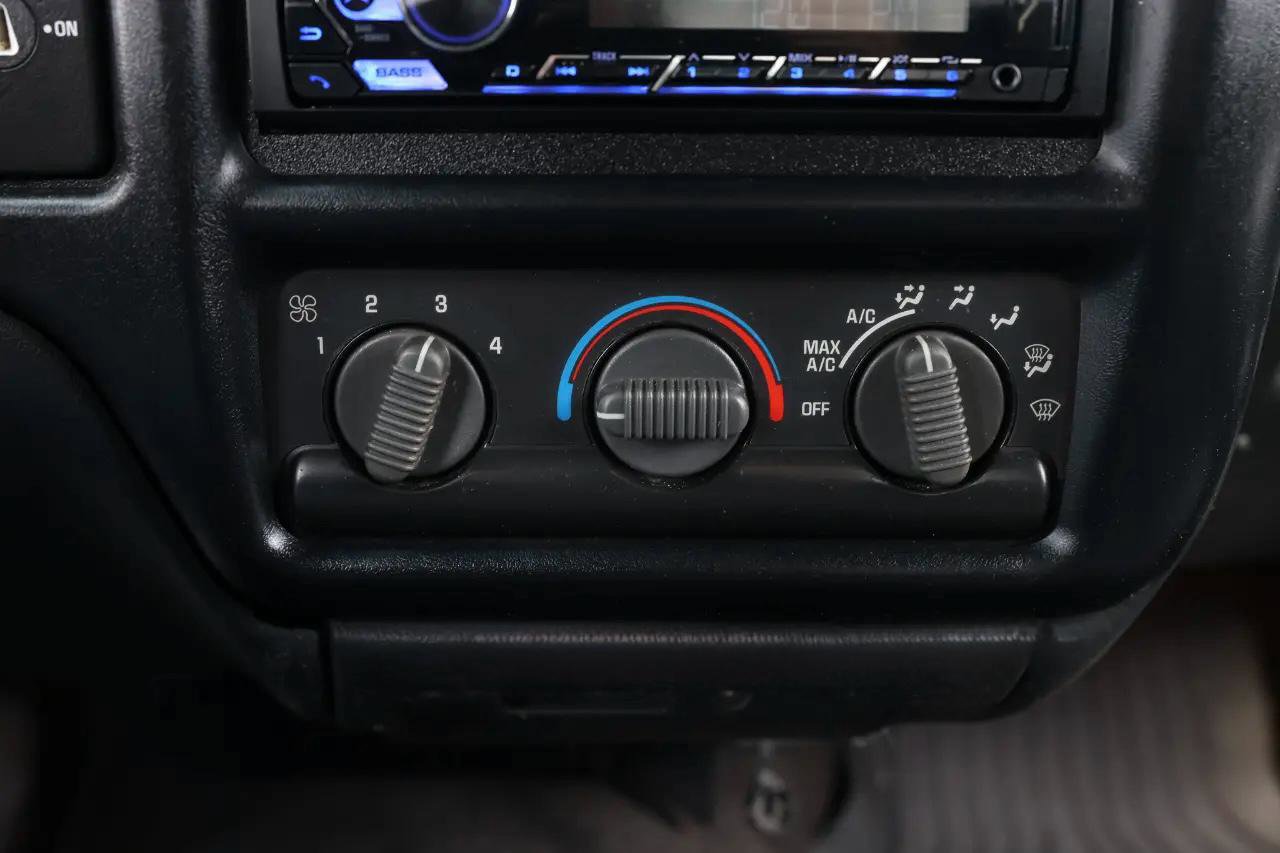 Used 2000 GMC Sonoma SLS w/ SLS Super Spec Pkg 1 image 23