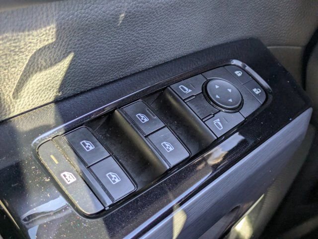 Used 2023 Nissan Pathfinder SL w/ Lighting Package (N92) image 21