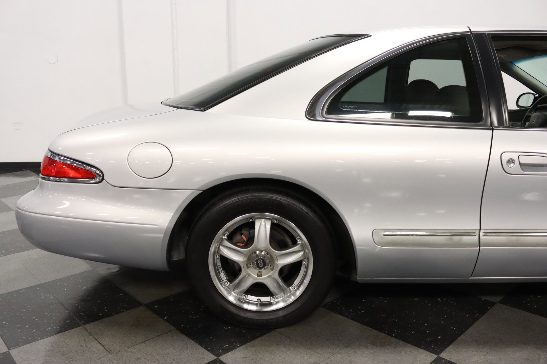 Used 1998 Lincoln Mark VIII image 35