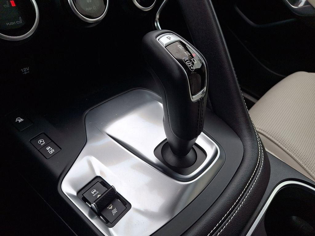 Used 2020 Jaguar E-PACE R-Dynamic SE image 15