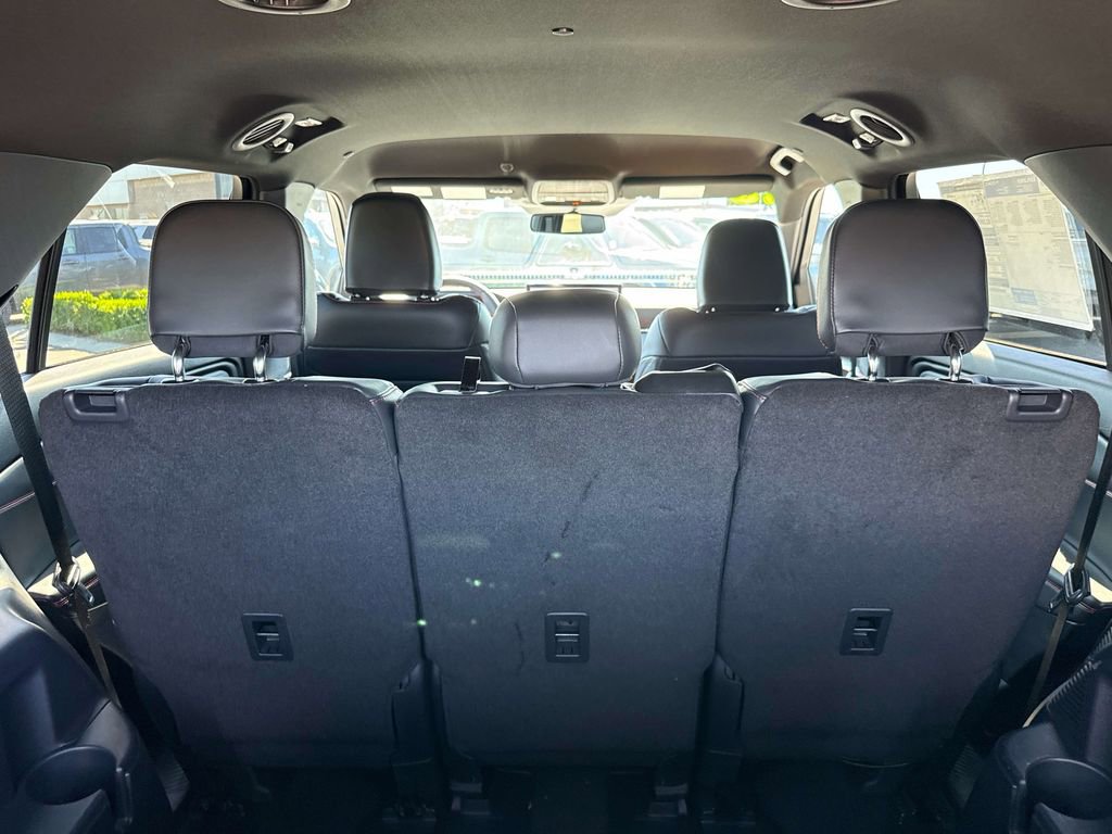 Used 2025 Ford Explorer ST-Line w/ Premium Package image 8