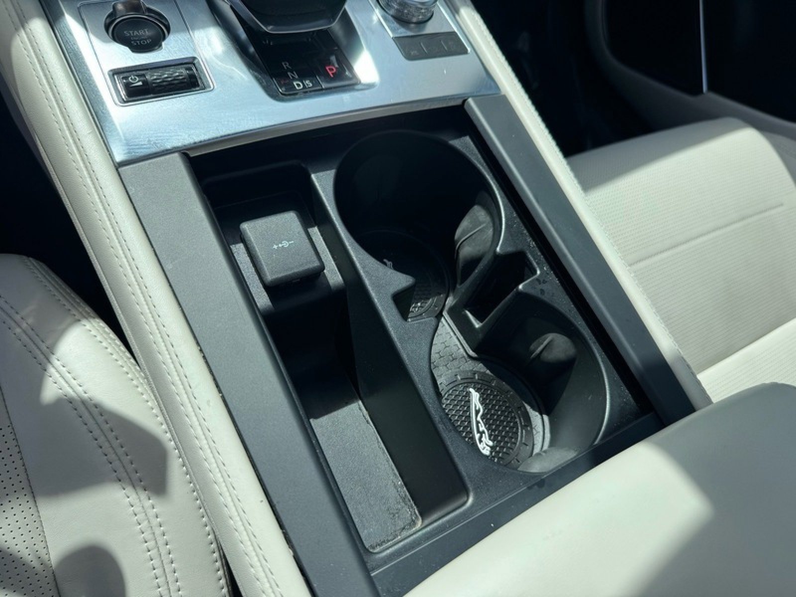 Used 2023 Jaguar F-PACE SVR image 15