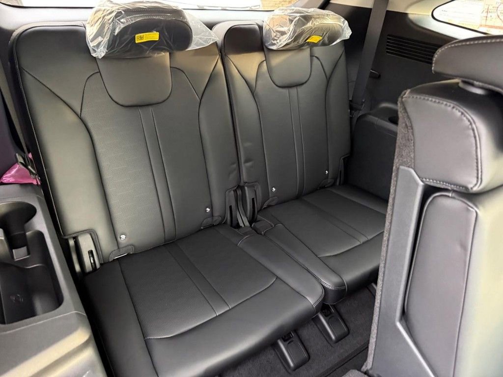 New 2026 Kia Sorento S image 6