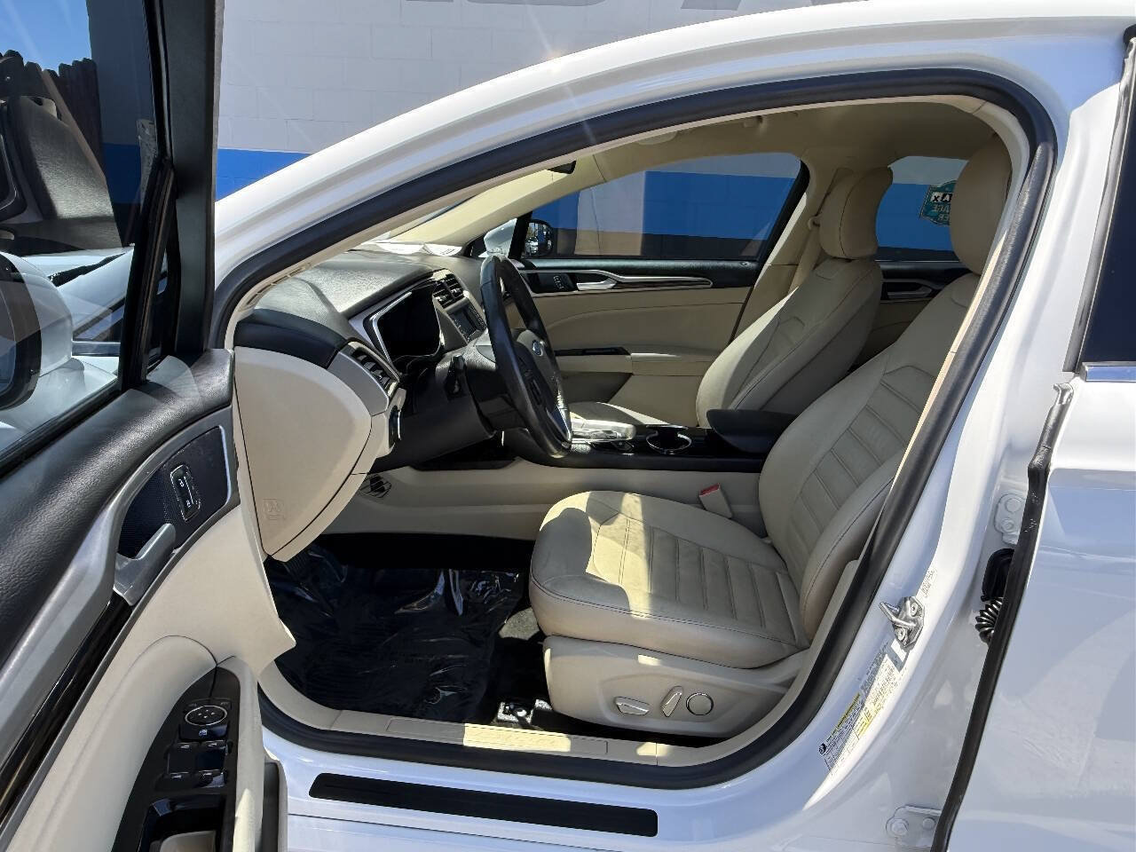 Used 2016 Ford Fusion SE w/ Equipment Group 502A FWD image 10
