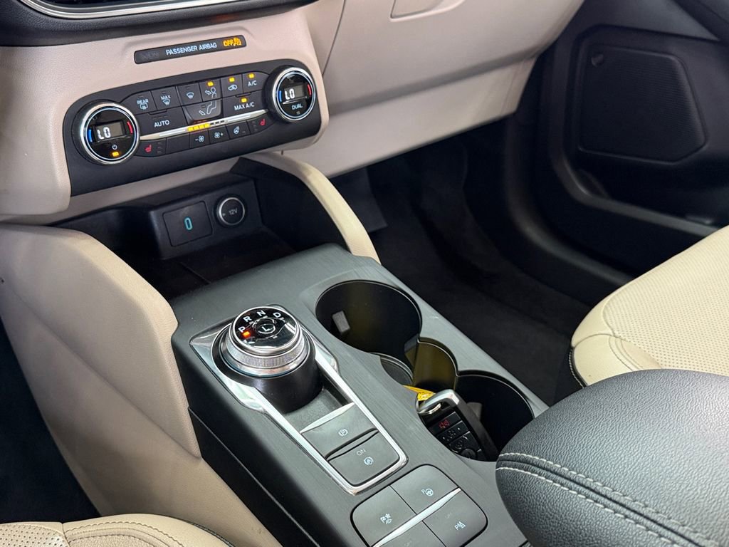 Used 2020 Ford Escape Titanium image 16