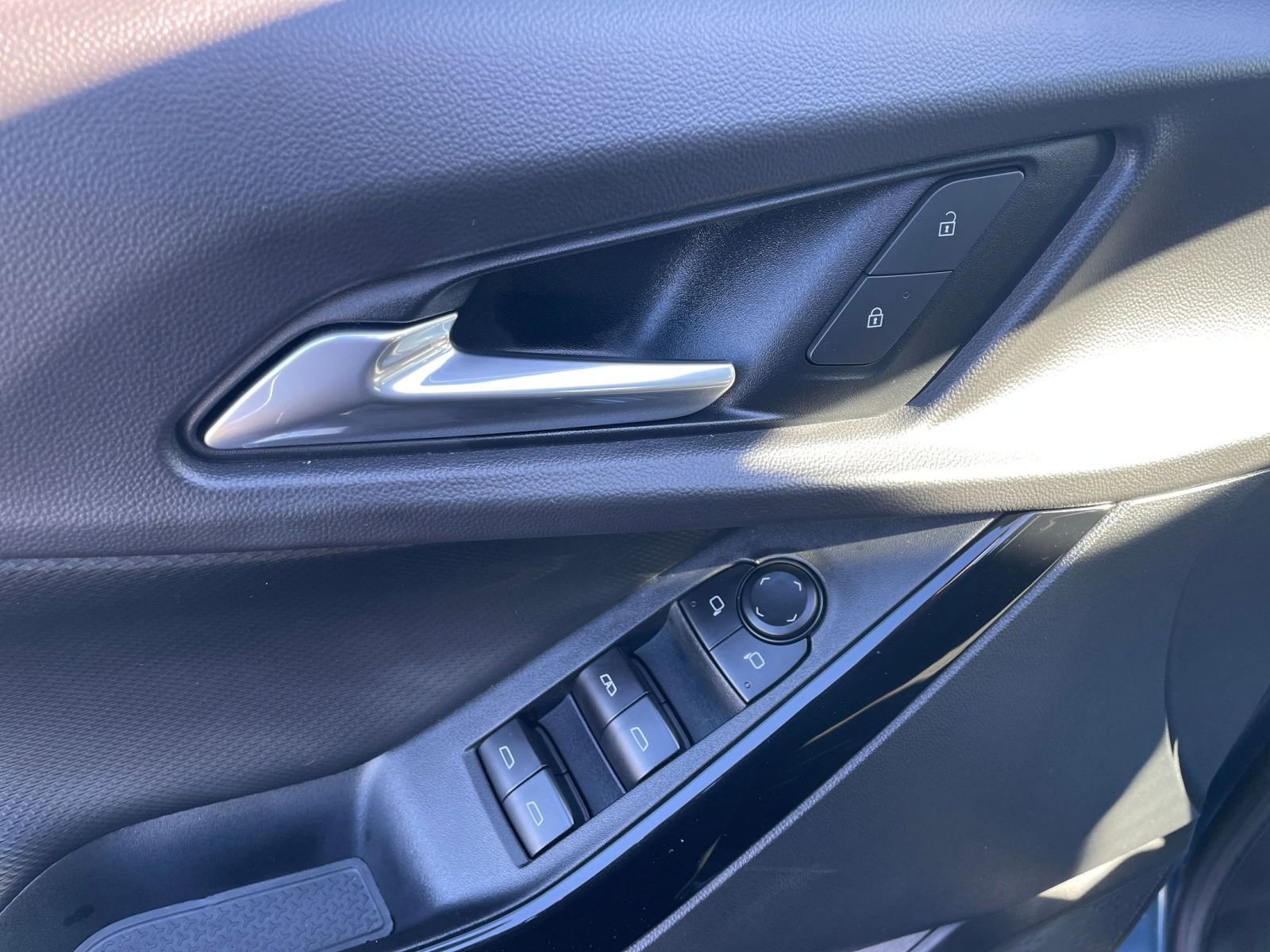 Used 2025 Chevrolet Equinox LT image 20