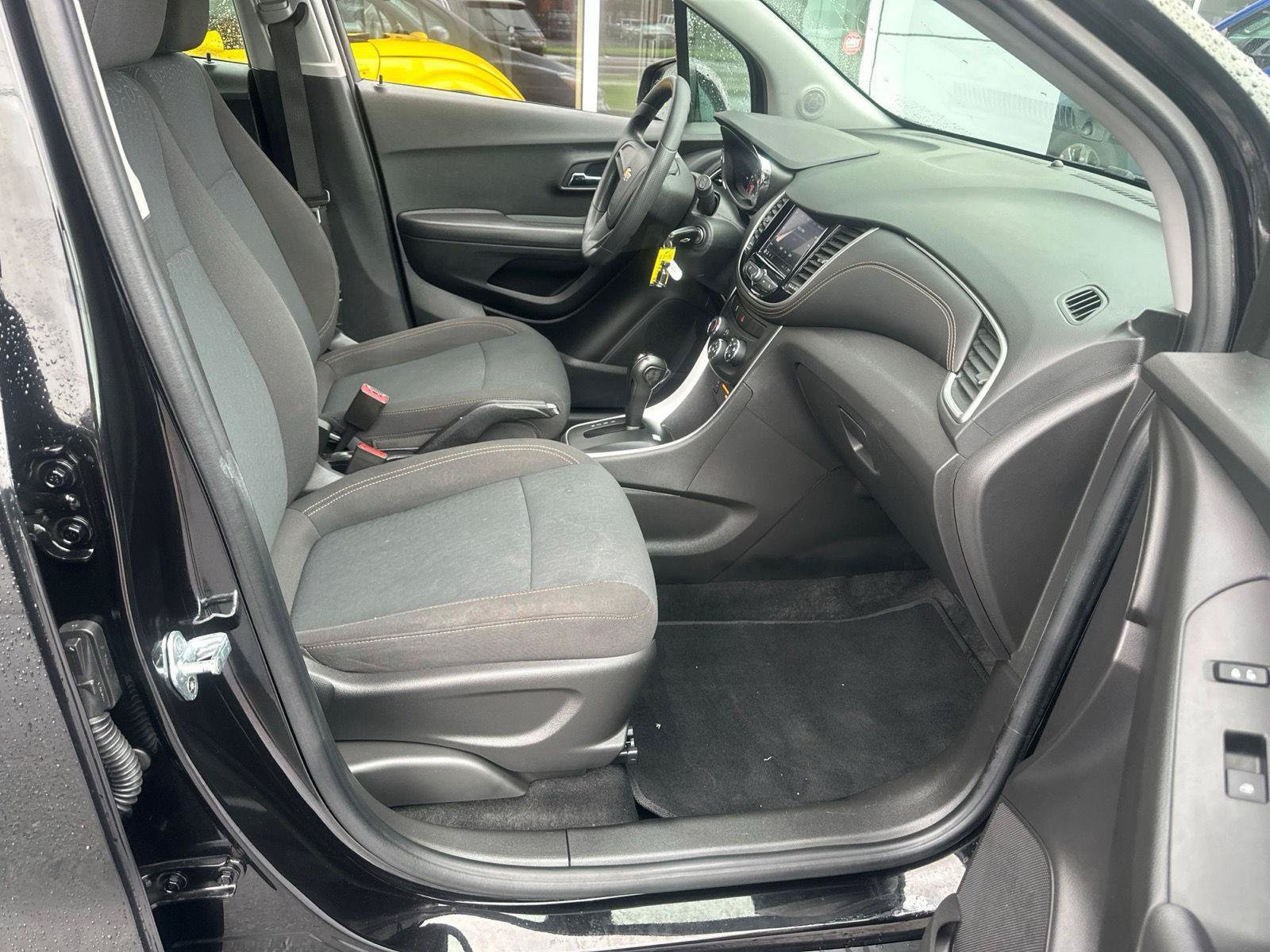 Used 2020 Chevrolet Trax LS FWD image 8
