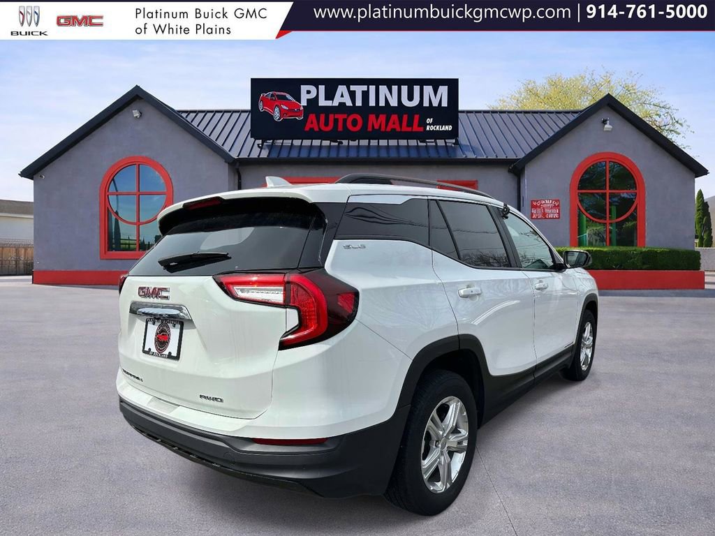 Used 2022 GMC Terrain SLE w/ Driver Convenience Package image 4
