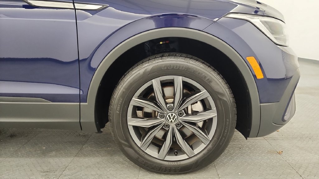 Used 2024 Volkswagen Tiguan SE AWD/4WD image 21