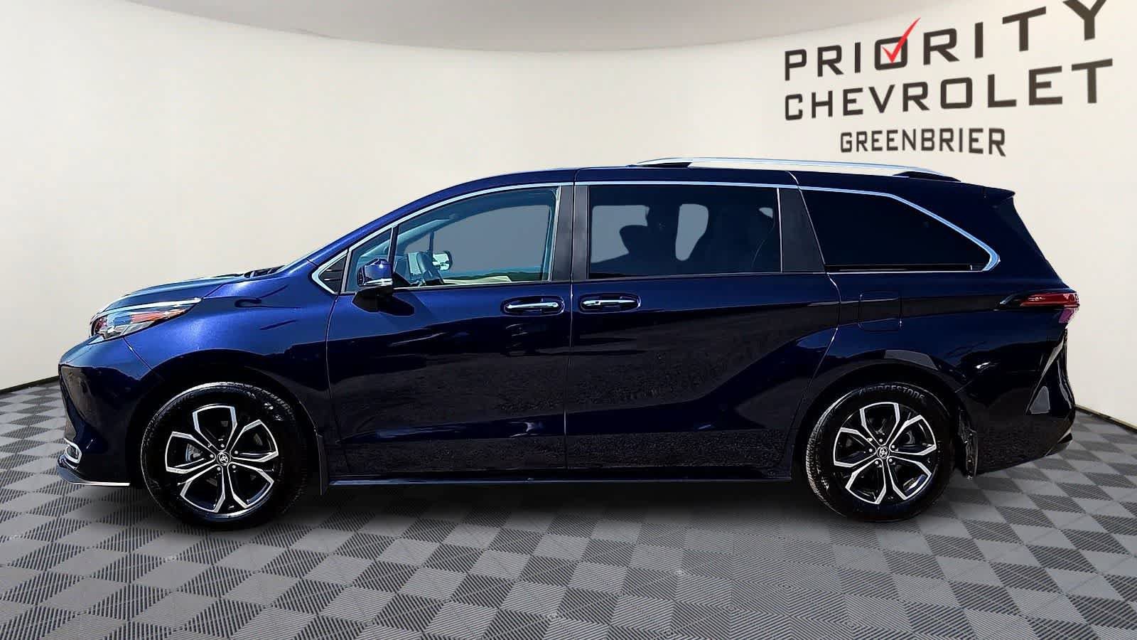 Used 2025 Toyota Sienna Platinum AWD/4WD image 5