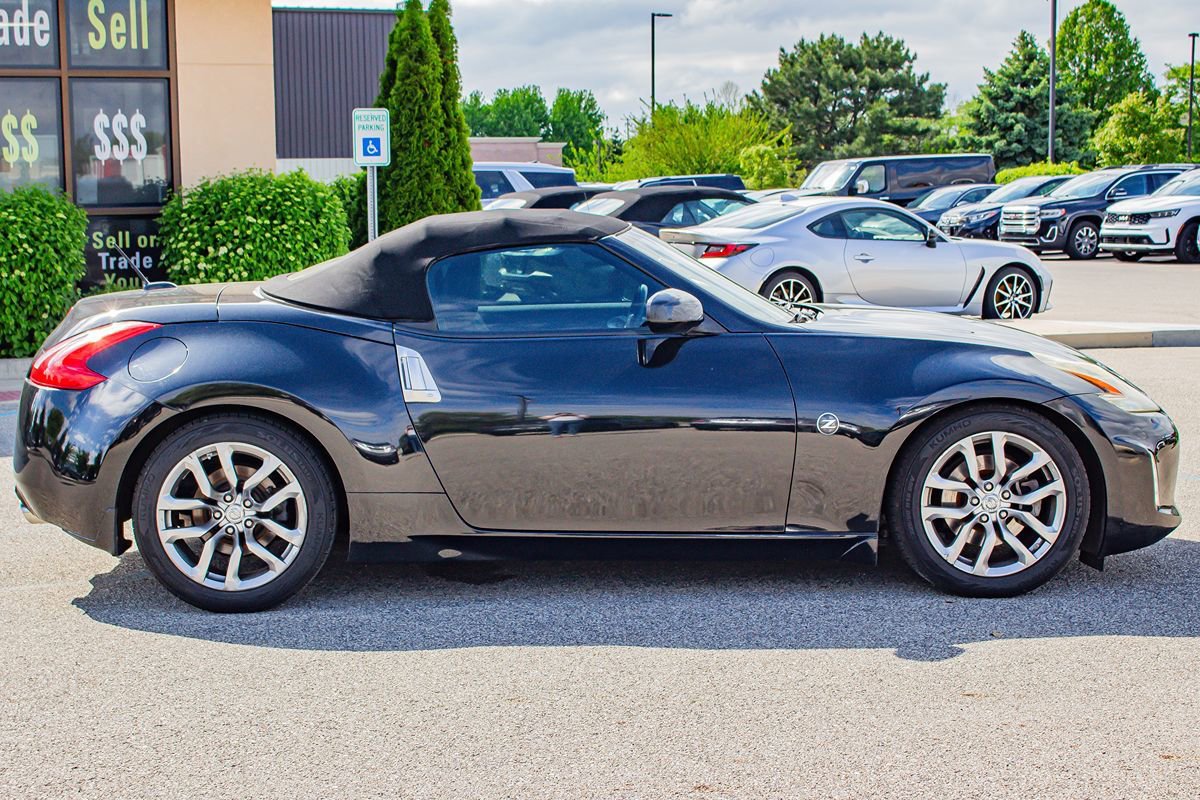 Used 2013 Nissan 370Z Touring RWD image 10