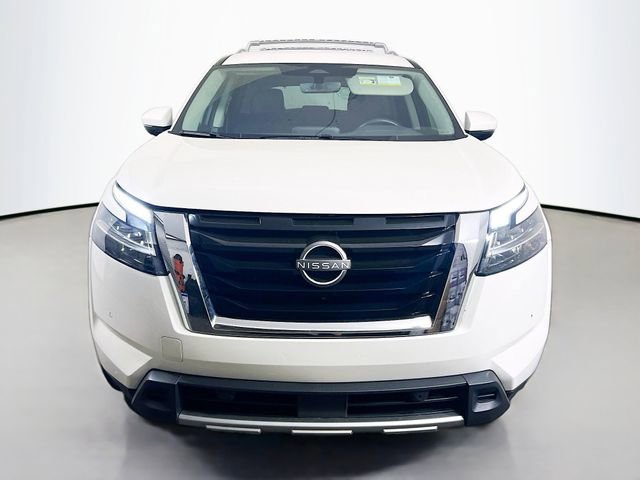 Used 2024 Nissan Pathfinder SL image 2