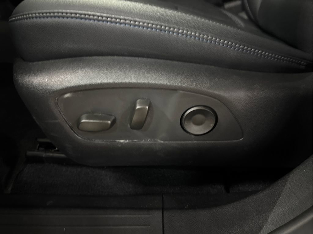 Used 2025 Chevrolet Equinox EV LT image 38