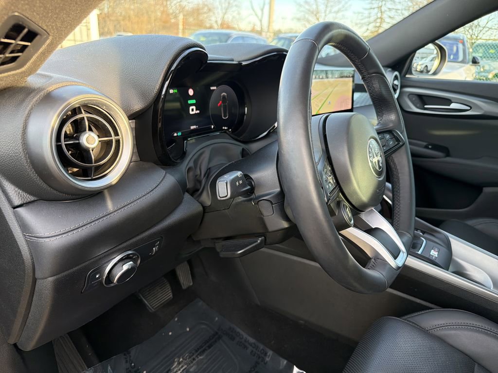 Used 2024 Alfa Romeo Tonale Ti w/ Premium Interior Package image 20