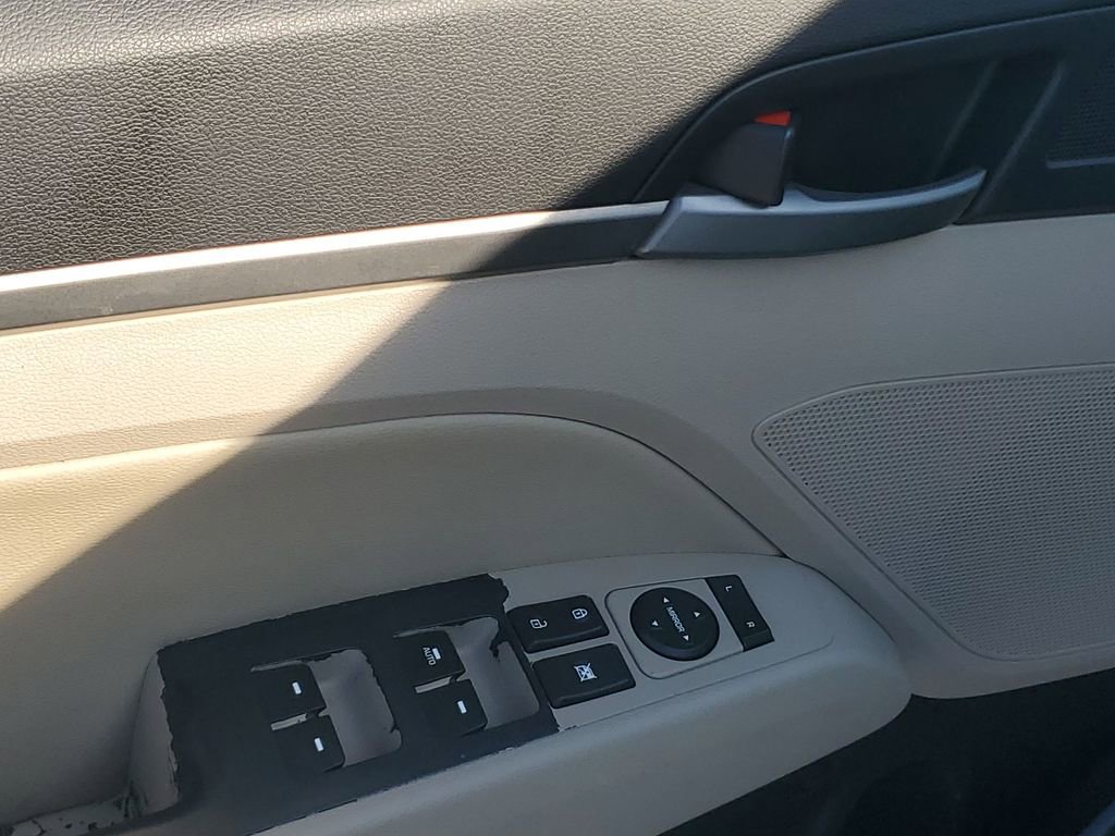 Used 2017 Hyundai Elantra Value Edition image 46