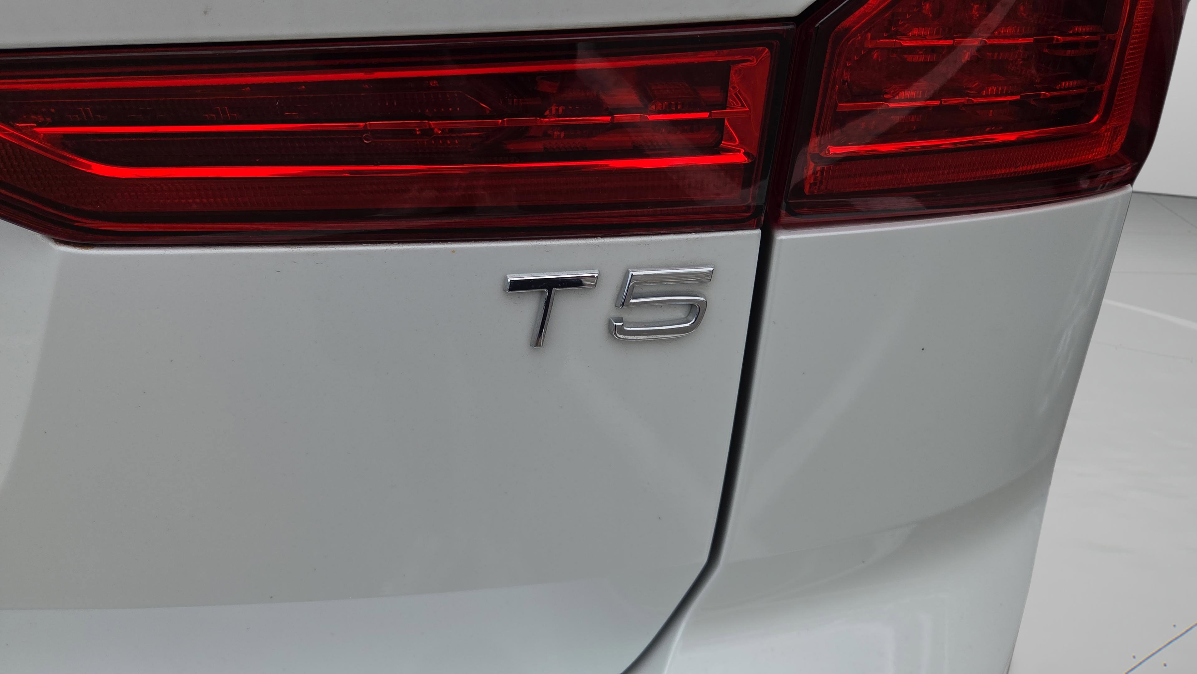 Used 2020 Volvo XC60 T5 R-Design image 6