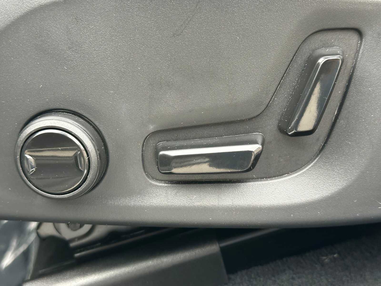 Used 2025 Volvo XC60 B5 Plus w/ Protection Package Premier image 22