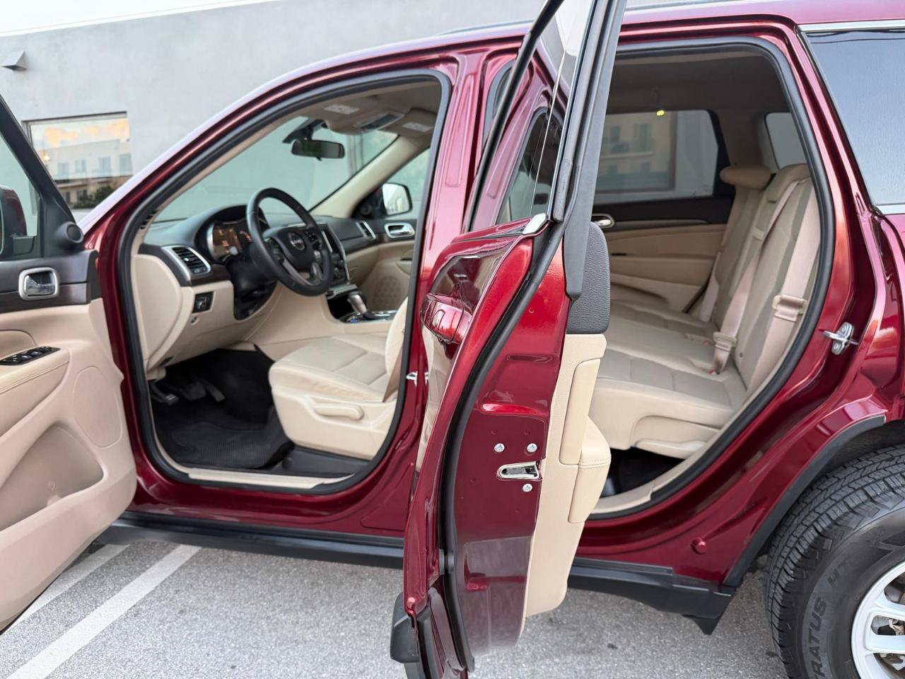 Used 2018 Jeep Grand Cherokee Laredo RWD image 13