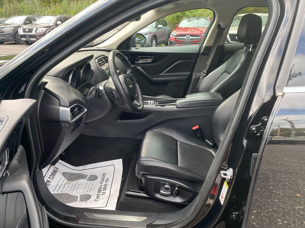 Used 2020 Jaguar F-PACE Premium image 12