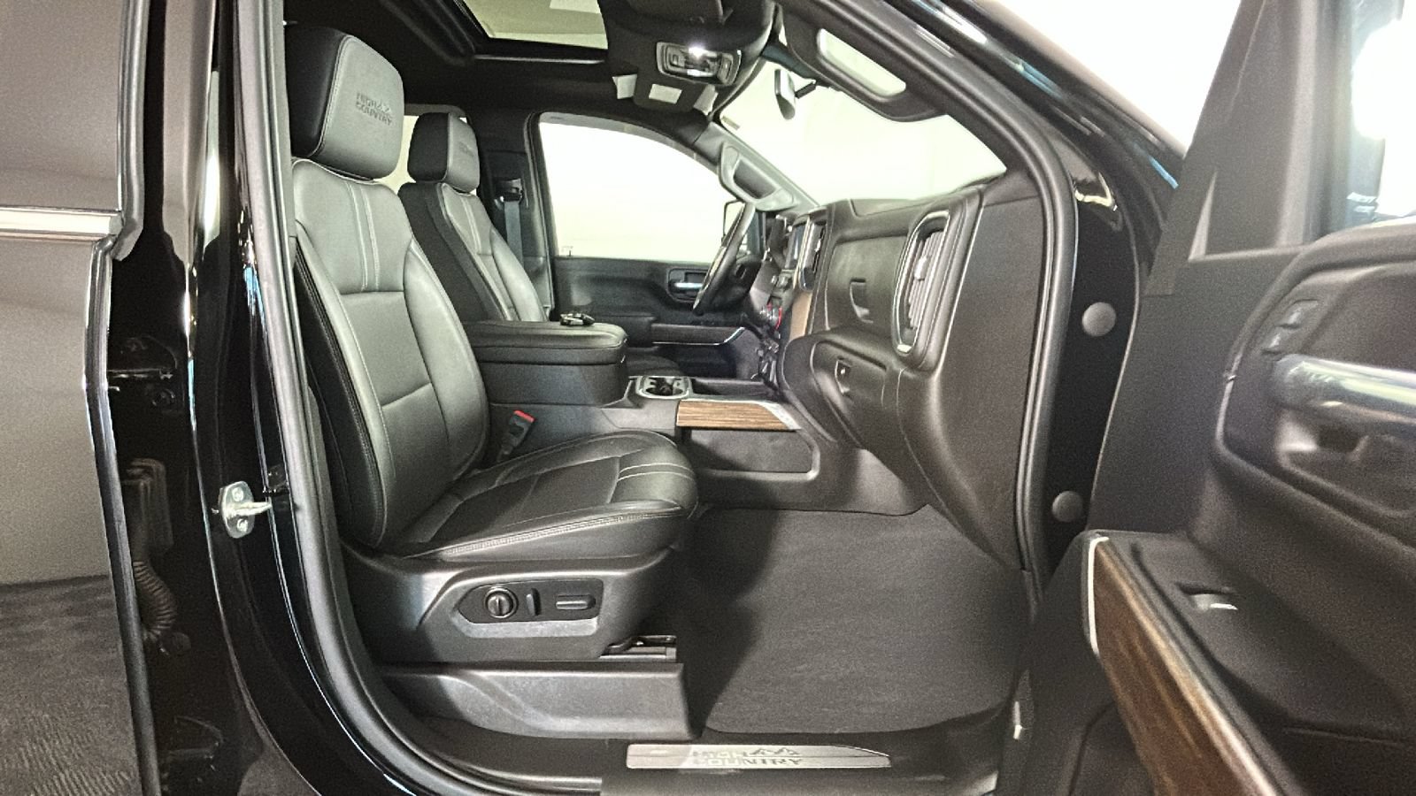 Used 2023 Chevrolet Silverado 2500 High Country w/ Z71 Off-Road Package AWD/4WD image 34