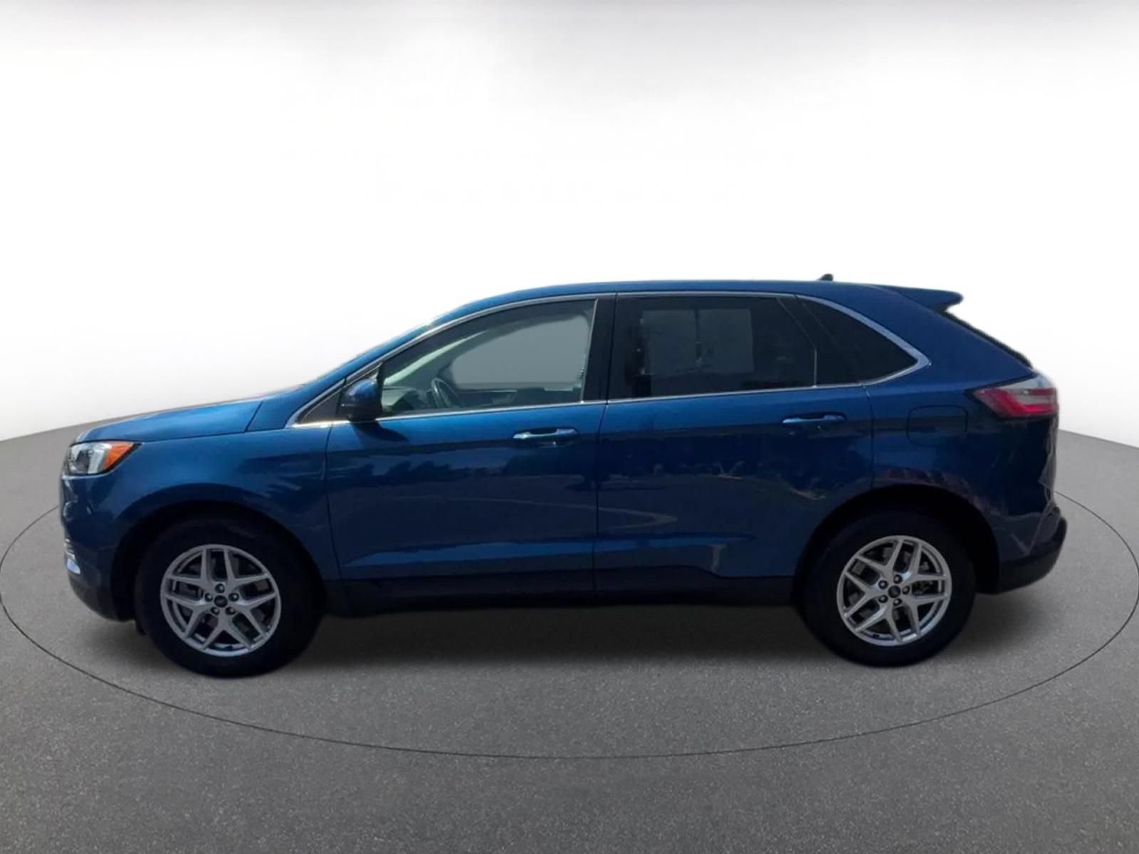 Used 2024 Ford Edge SEL AWD/4WD image 9