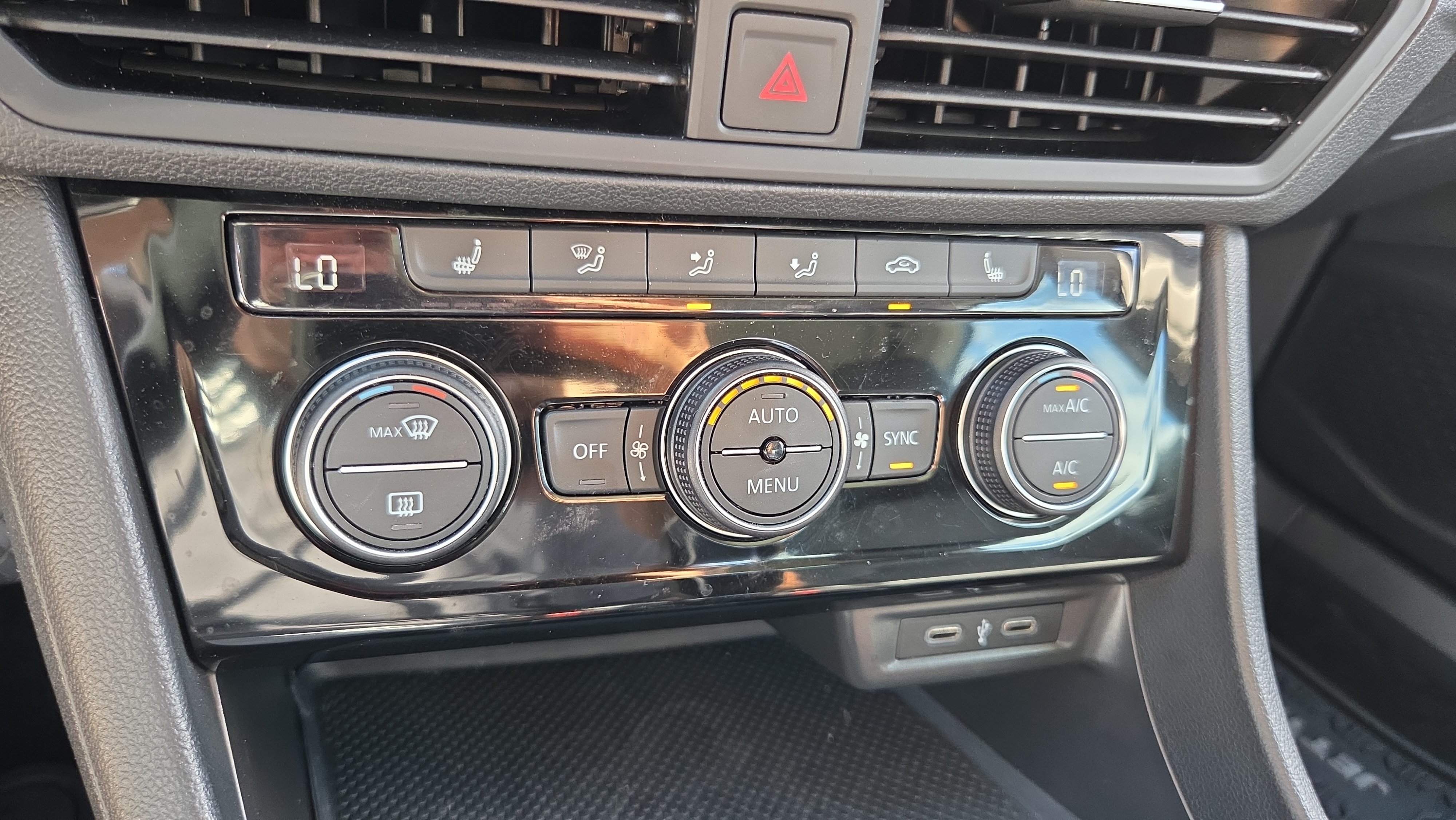 Used 2023 Volkswagen Jetta SE w/ Panoramic Sunroof Package FWD image 21