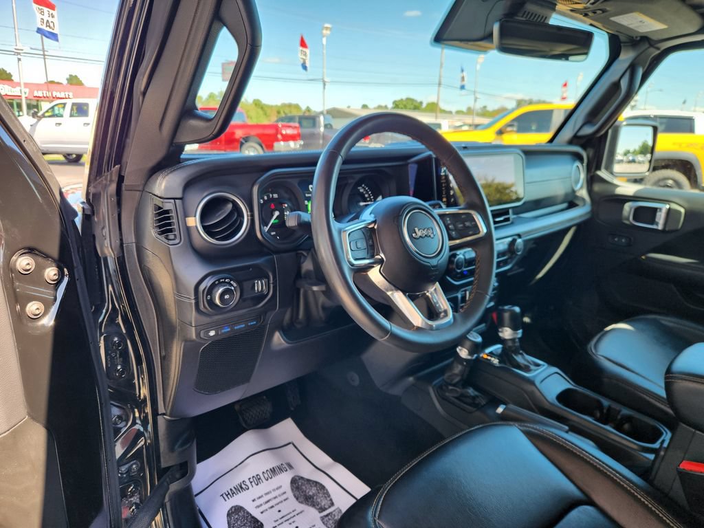 Used 2024 Jeep Wrangler Unlimited Sahara w/ Technology Group AWD/4WD image 22