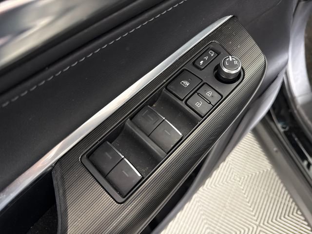 Used 2023 Toyota Venza XLE AWD/4WD image 24