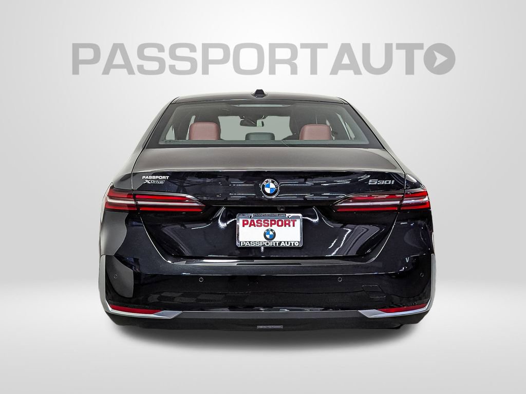Used 2025 BMW 530i xDrive w/ Premium Package image 5